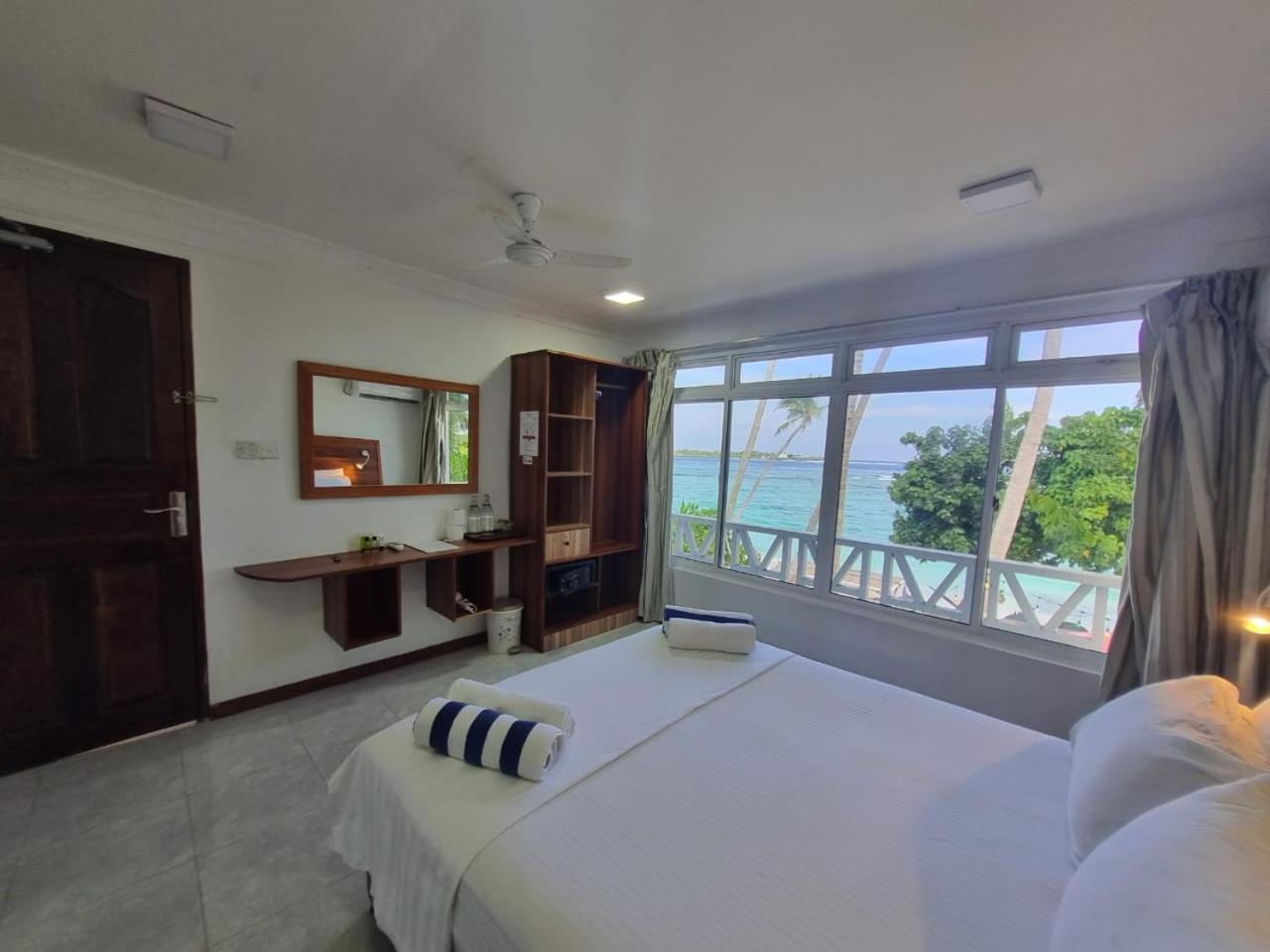 Отель Batuta Maldives Surf View Тулусду Экстерьер фото