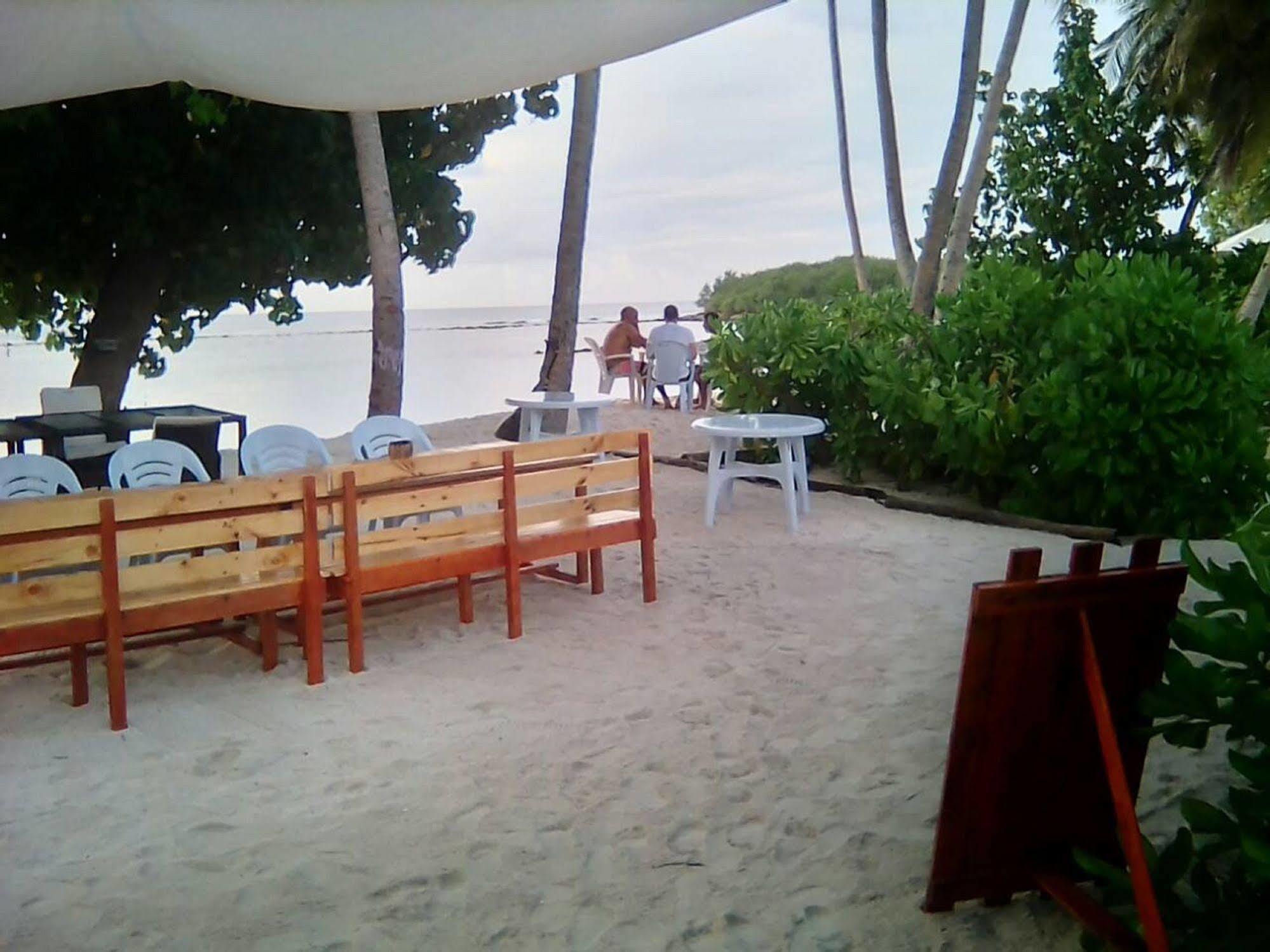 Отель Batuta Maldives Surf View Тулусду Экстерьер фото